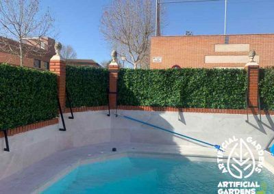 jardin artificial en piscina exterior